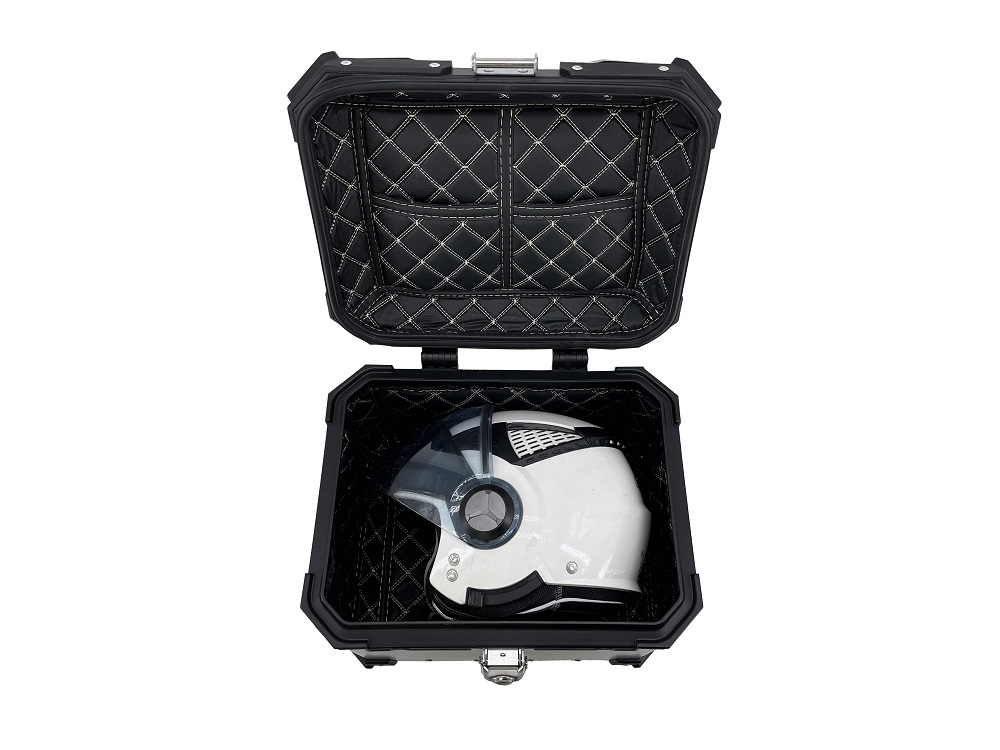 Top case GPR TECH compatible with  Bmw G 310 Gs 2017/2021 e4 GPR TECH Top case in aluminum, silver color with specific plate included Capacity 26 LT.