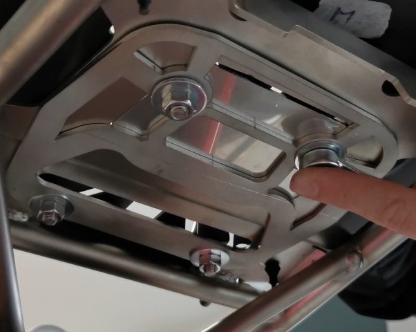 Top case GPR TECH compatible with  Aprilia Tuareg 660 2021/2024 e5 GPR TECH Top case in aluminum, black color with specific plate included Capacity 55 LT.
