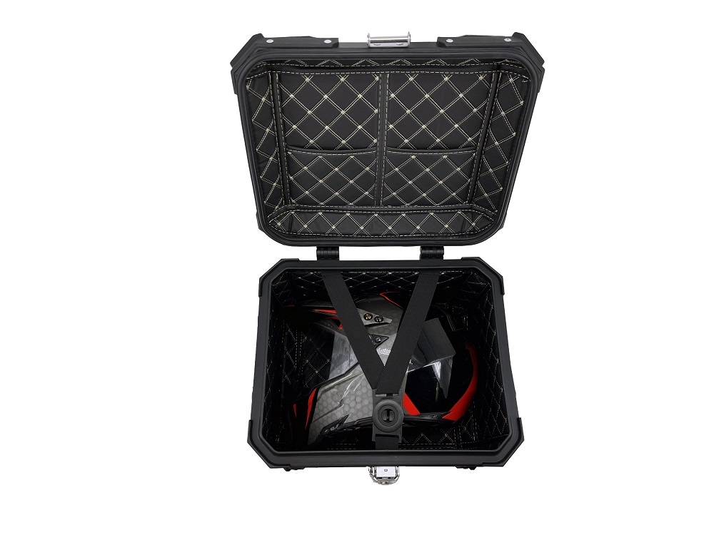 GPR TECH TOP CASE ALPI-TECH 35 LT. BLACK Top case in aluminum,including soft backrest, black color with universal plate  Capacity 35 LT.