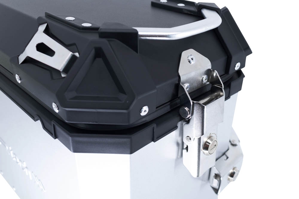 GPR TECH compatible with  Bmw R 1200 Gs 2013/2016 GPR TECH Pair of side cases aluminum made with contoured right side, silver color with specific pannier holder Capacity 38 LT. + 32 LT.
