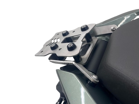 Top case GPR TECH compatible with  Zontes 368 G 2025/2026 GPR TECH Top case in aluminum, silver color, including roof rack and specific plate Capacity 35 LT.