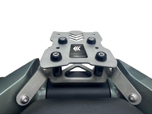 Top case GPR TECH compatible with  Zontes 368 G 2025/2026 GPR TECH Top case in aluminum, silver color, including roof rack and specific plate Capacity 35 LT.